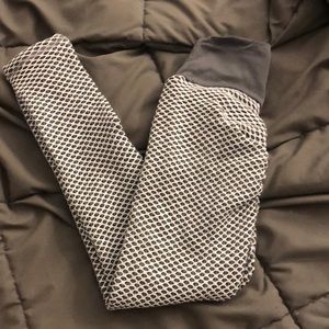 White/grey booty scrunch high waisted leggings